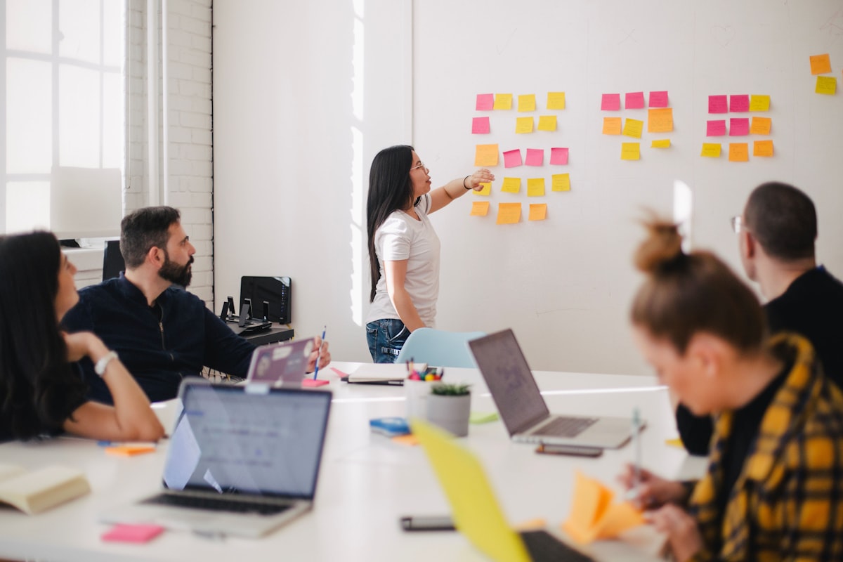 WMS implementation guide — team planning a seven-phase mid-market 3PL WMS rollout